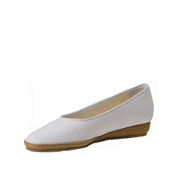 Beacon Womens Phoenix Closed Toe Espadrille Flats Beacon Womens Phoenix Closed Toe Espadrille Flats